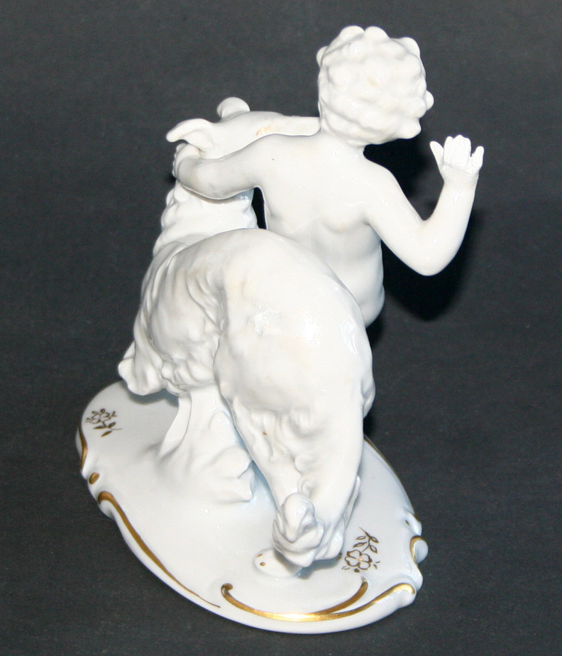 FIGURKA PUTTO Z CHARTEM Schaubach Kunst 7545257000 Oficjalne