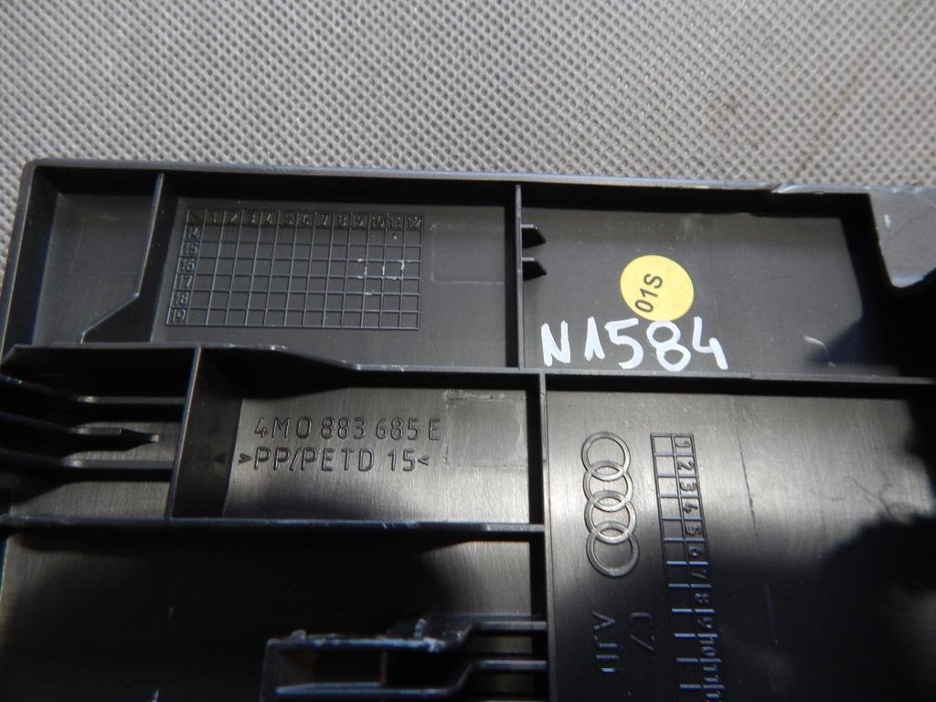 AUDI Q7 4M OSŁONA ZAŚLEPKA 4M0883685E Producent części Audi