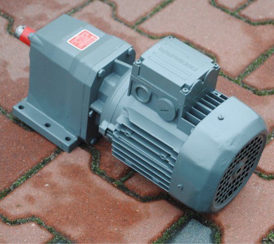 Motoreduktor 0.37kw. 180obr./min. BONFIGLIOLI ! Model prosty