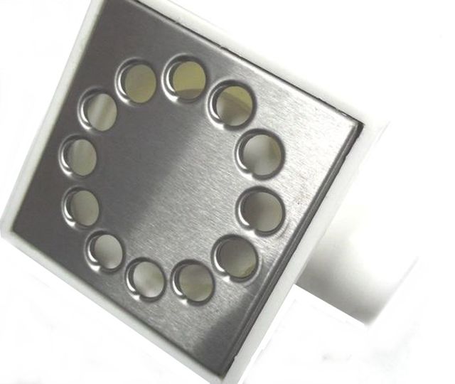 

Kratka ściekowa 10x10cm fi50 boczna metalowa 176