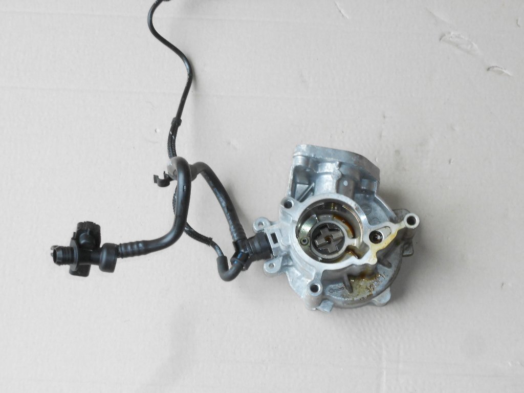 AUDI VW НАСОС VACUM 06K145100P