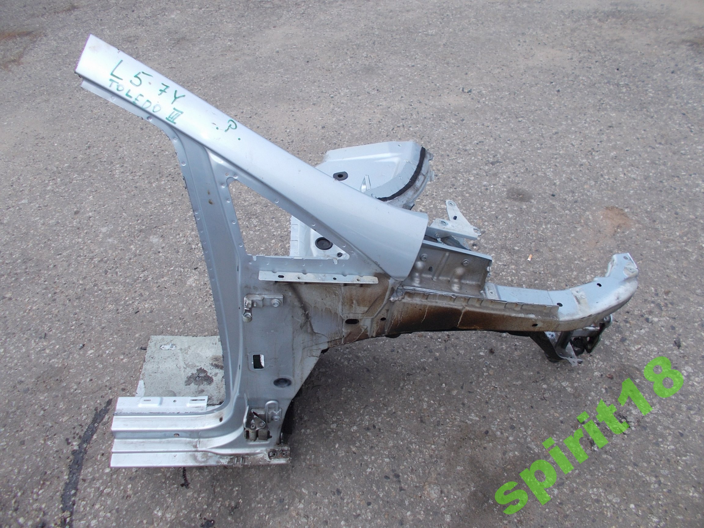 SEAT TOLEDO 3 III ALTEA ЧЕТВЕРТЬ ПРАВА ПЕРЕД