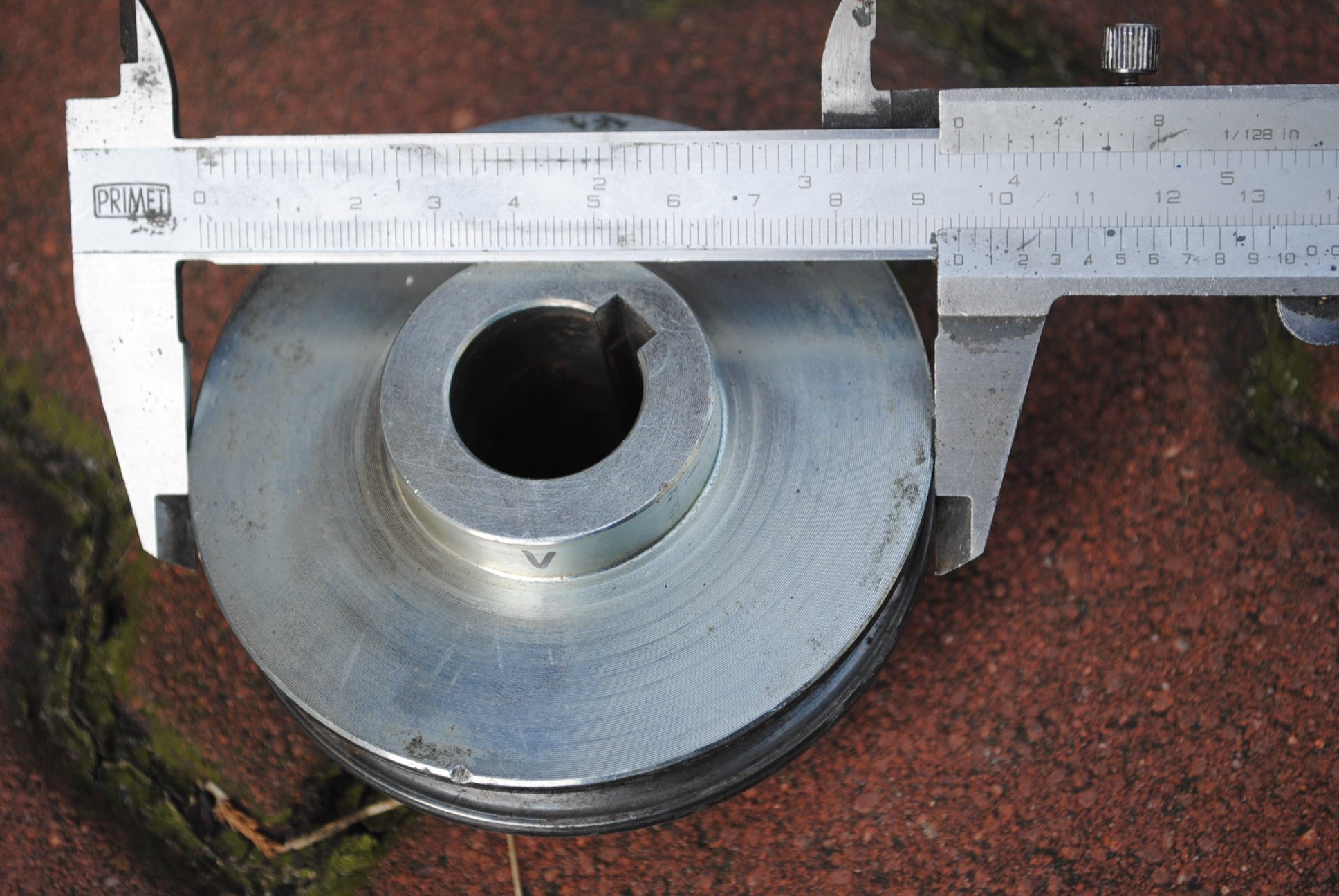 Koło pasowe 95mm., na pasek A 13mm., otwór 24mm.. Marka inny