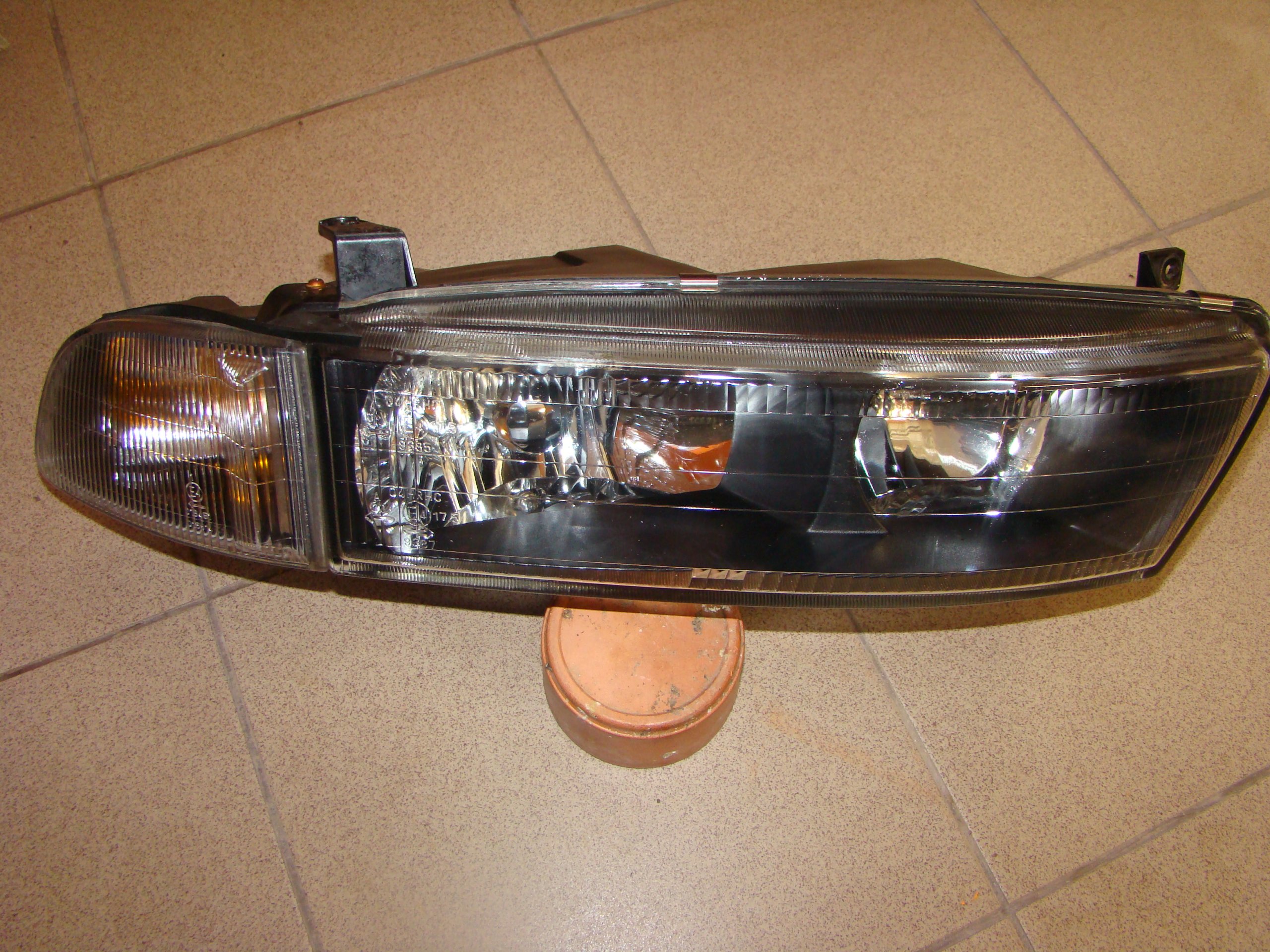 mitsubishi GALANT 96-03 фара правая L856