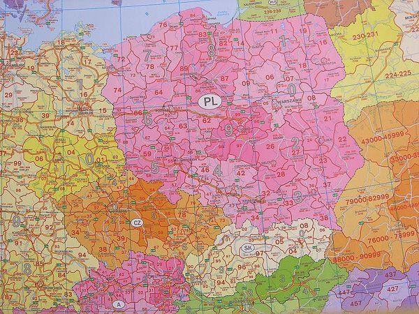 EUROPA KODOWA MAPA ŚCIENNA KODY POCZTOWE EUROPY FB 1:3 700 000 RURKI PCV ISBN 9788361945086