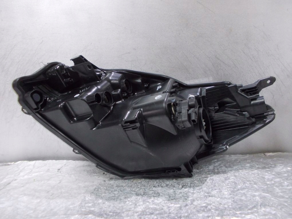 TOYOTA YARIS III LIFT 13- light front right