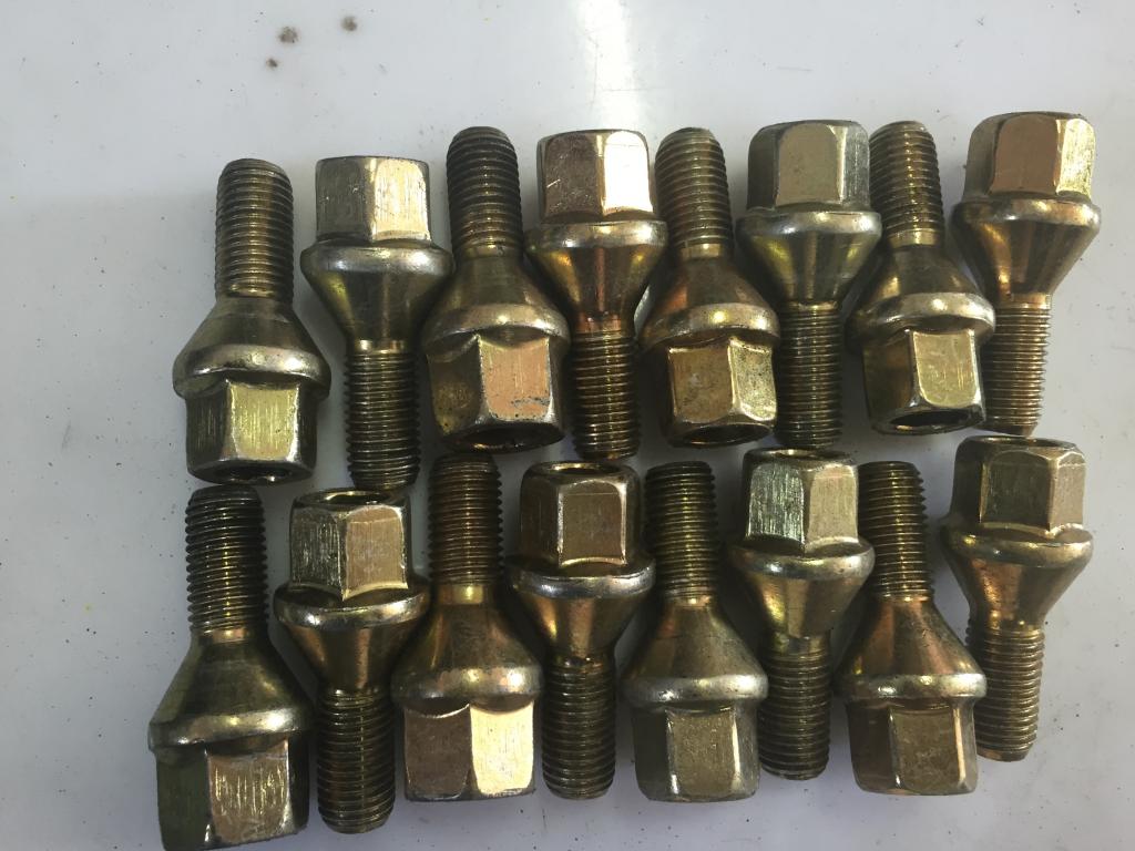 Szpilka śruba koła do felg stalowych Renault Scenic ii 2