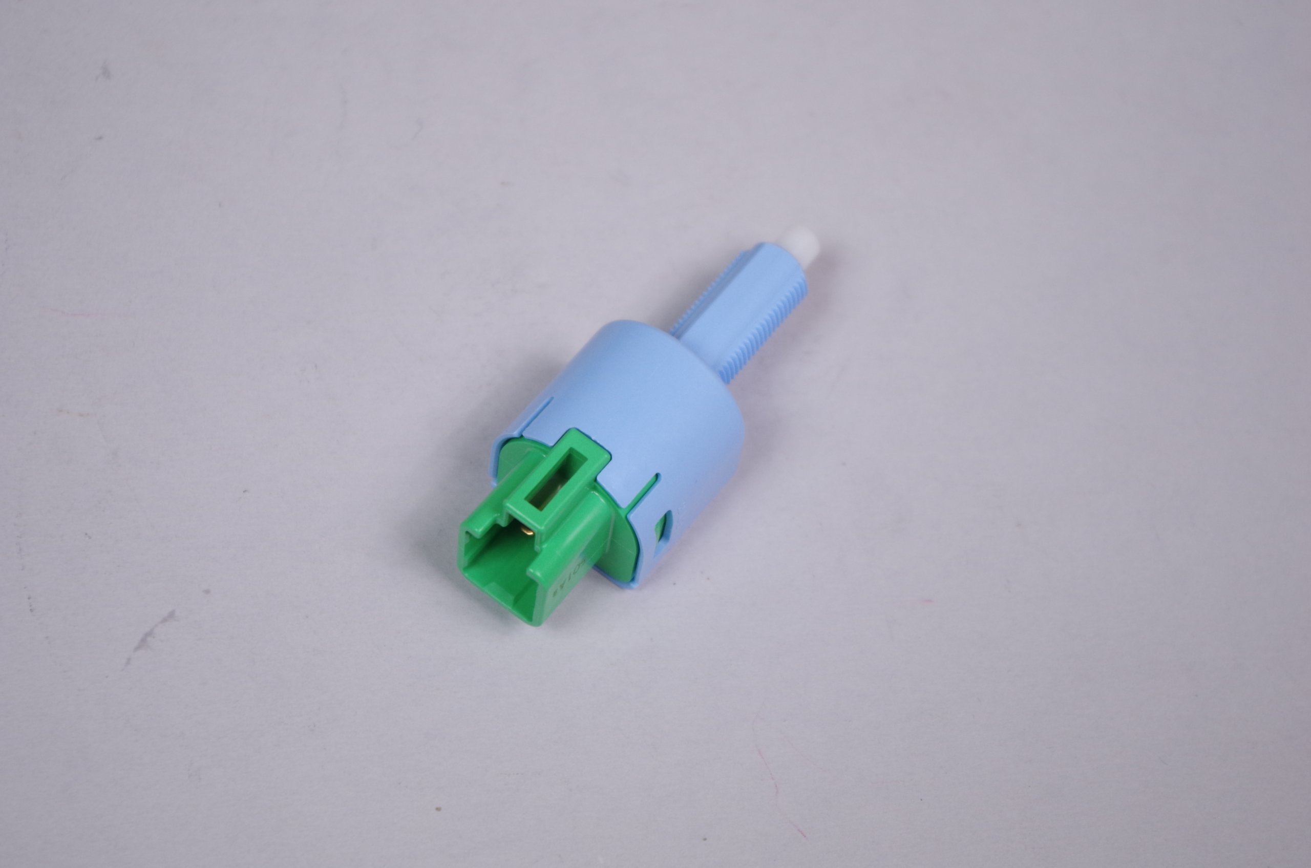 Включатель света стоп сигнал Mitsubishi OE614a111