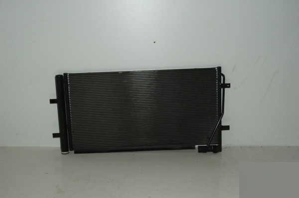 AUDI Q3 РАДІАТОР КОНДИЦІОНЕРАv0260401c B
