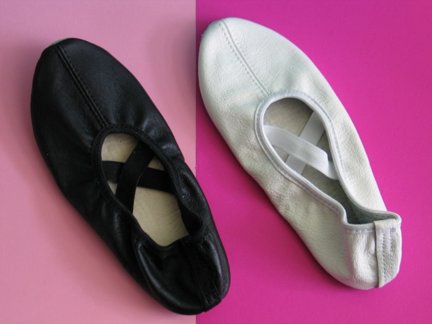 BALETKI SKÓRZANE ROZM: 30 - BIAŁE Bohater brak