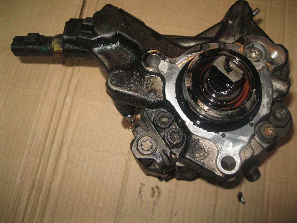 Топливный насос Peugeot 407 2.0 HDI