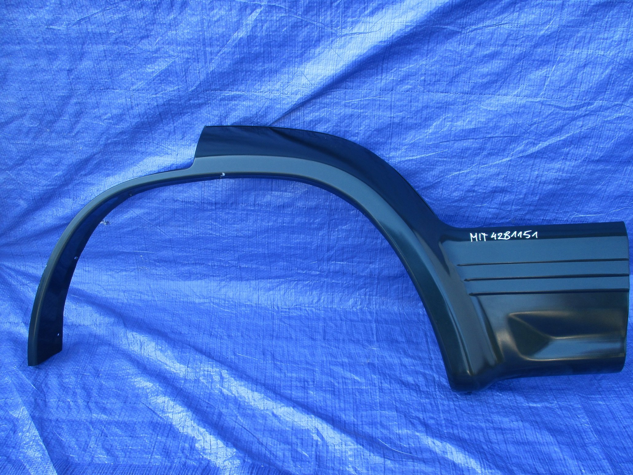 MITSUBISHI PAJERO LISTWA BŁOTNIKA LEWY TYŁ TYLNY