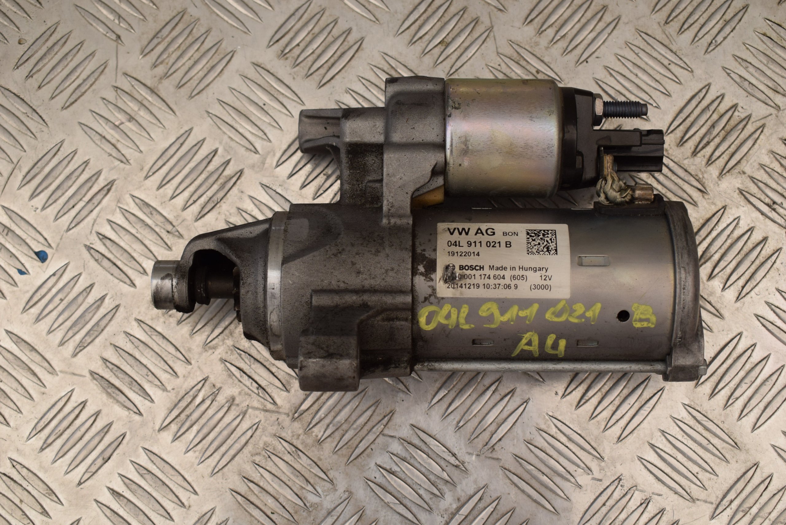 startér AUDI A4 8W0 B9 04L911021B