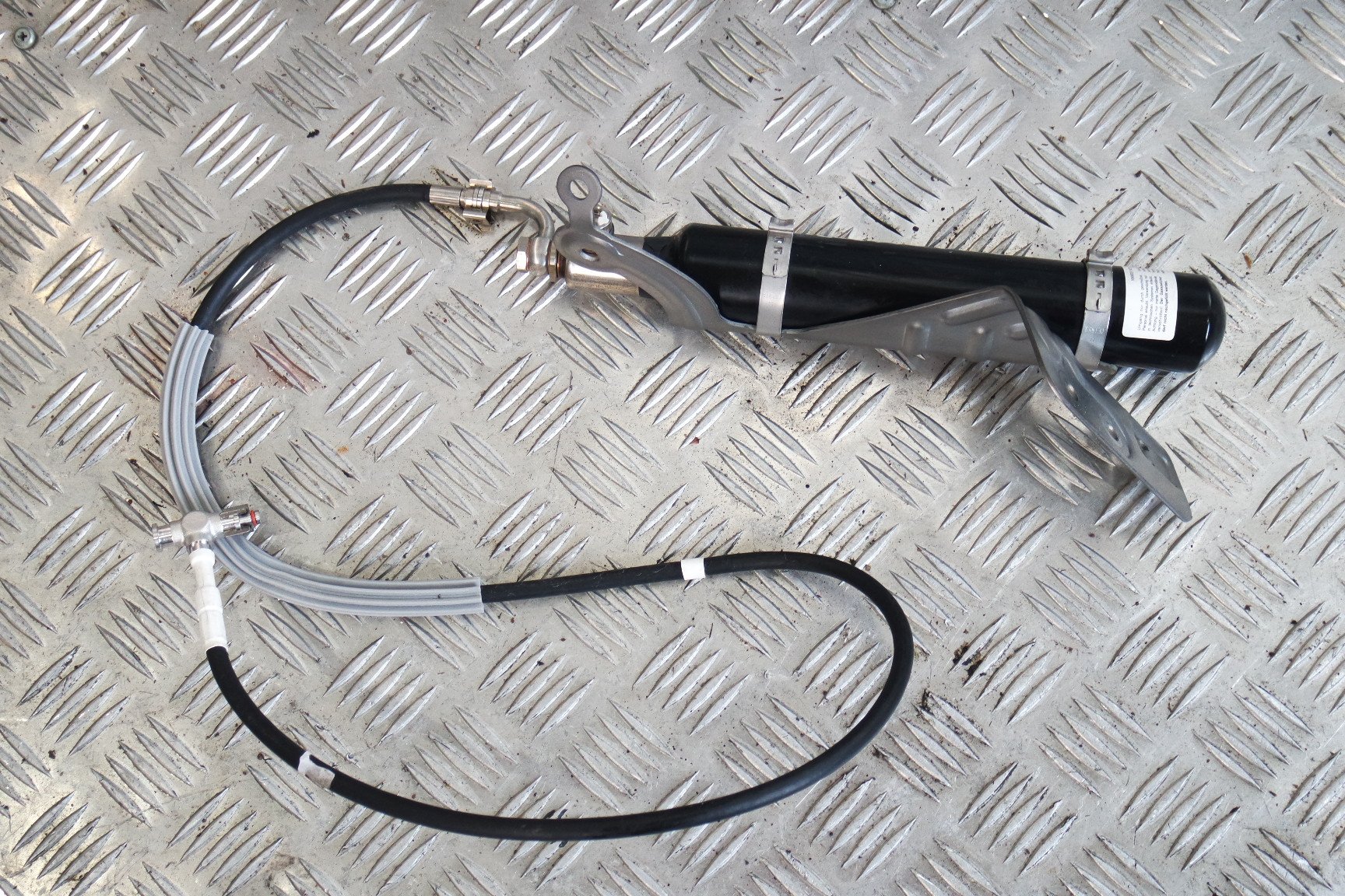 Огнетушитель двигатель турбо MERCEDES W222 A2228608400