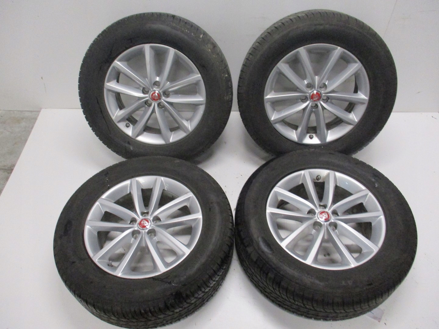 Koła felgi opony JAGUAR F PACE R18 M+S