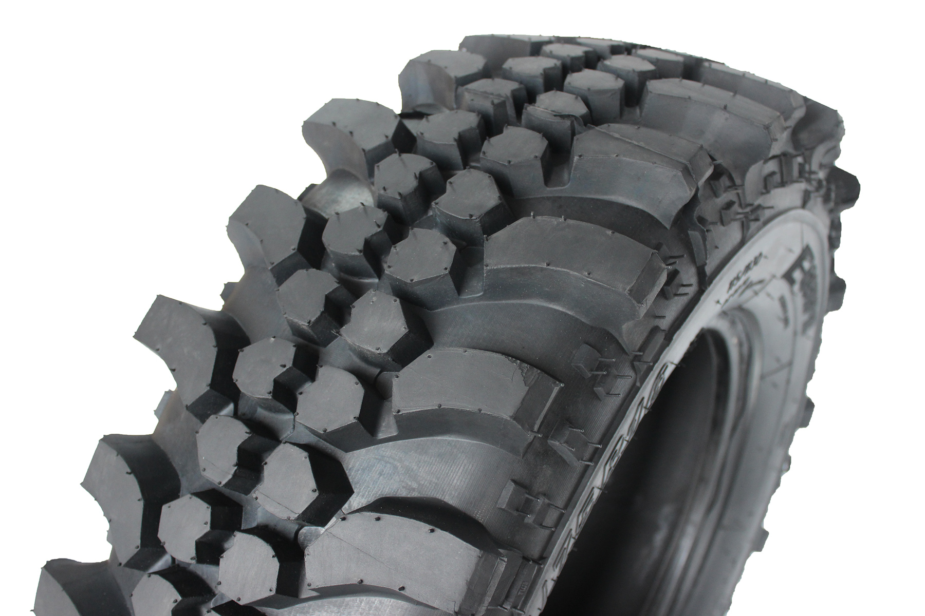4x 235/75R16 OPONY BIEŻNIKOWANE TERENOWE TREKKER Model TREKKER