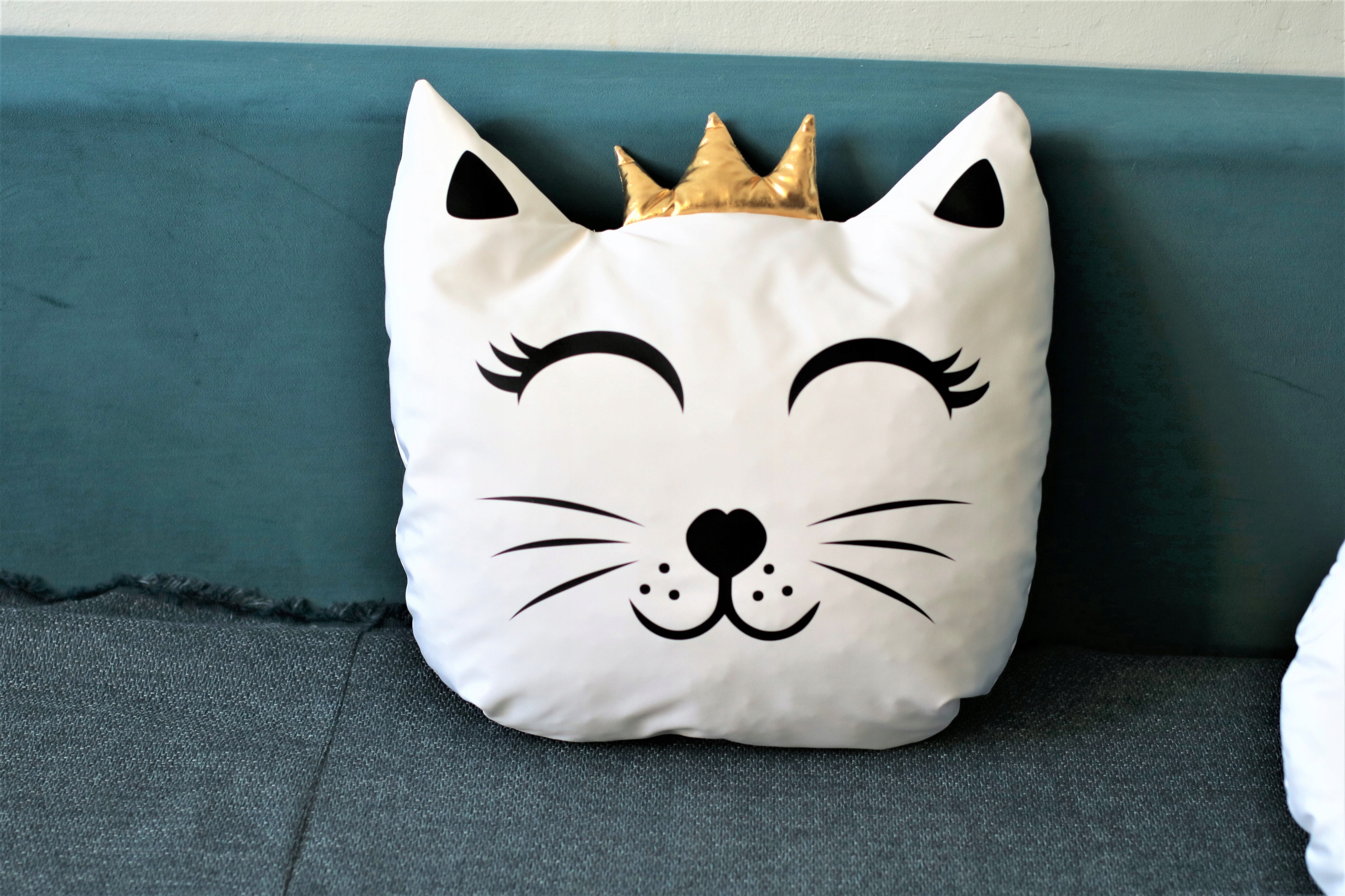 Подушка кошка. Quobo Cat Pillow подушка. Подушка диванная кошка. Подушки с котами.