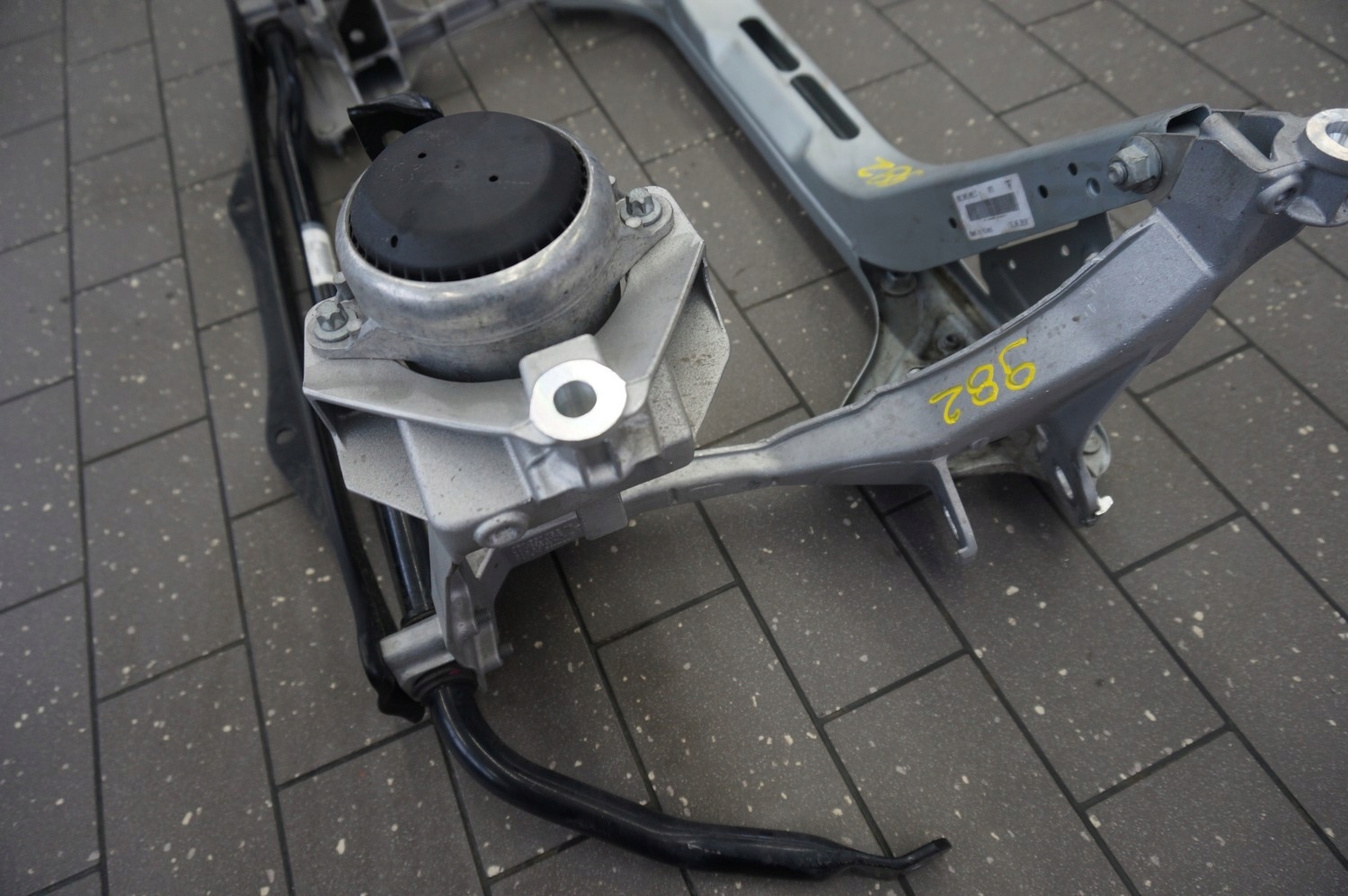 PODUSZKA SILNIKA LEWA PRAWA BOXSTER CAYMAN 982 718 Numer katalogowy części 982399201A