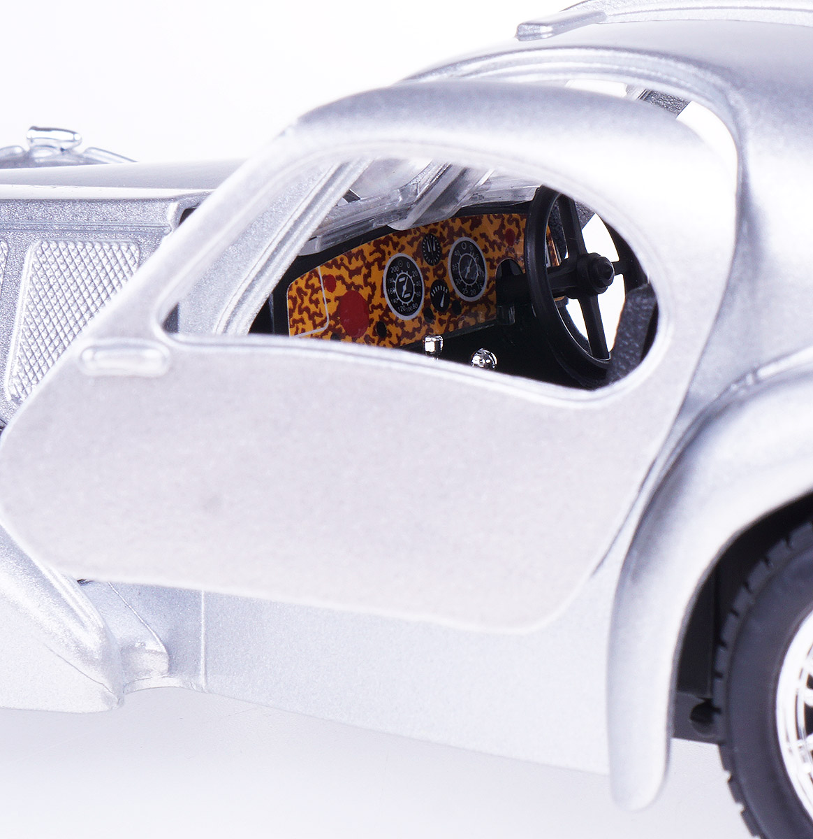 18-22092 Bburago 1:24 Collection - Bugatti Atlantic Grey