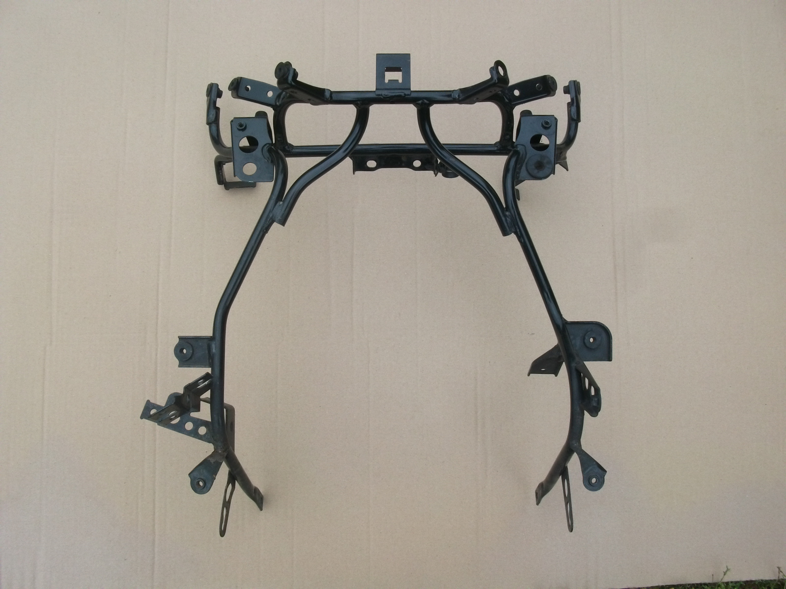 SUZUKI BURGMAN 400 K7 передняя рама