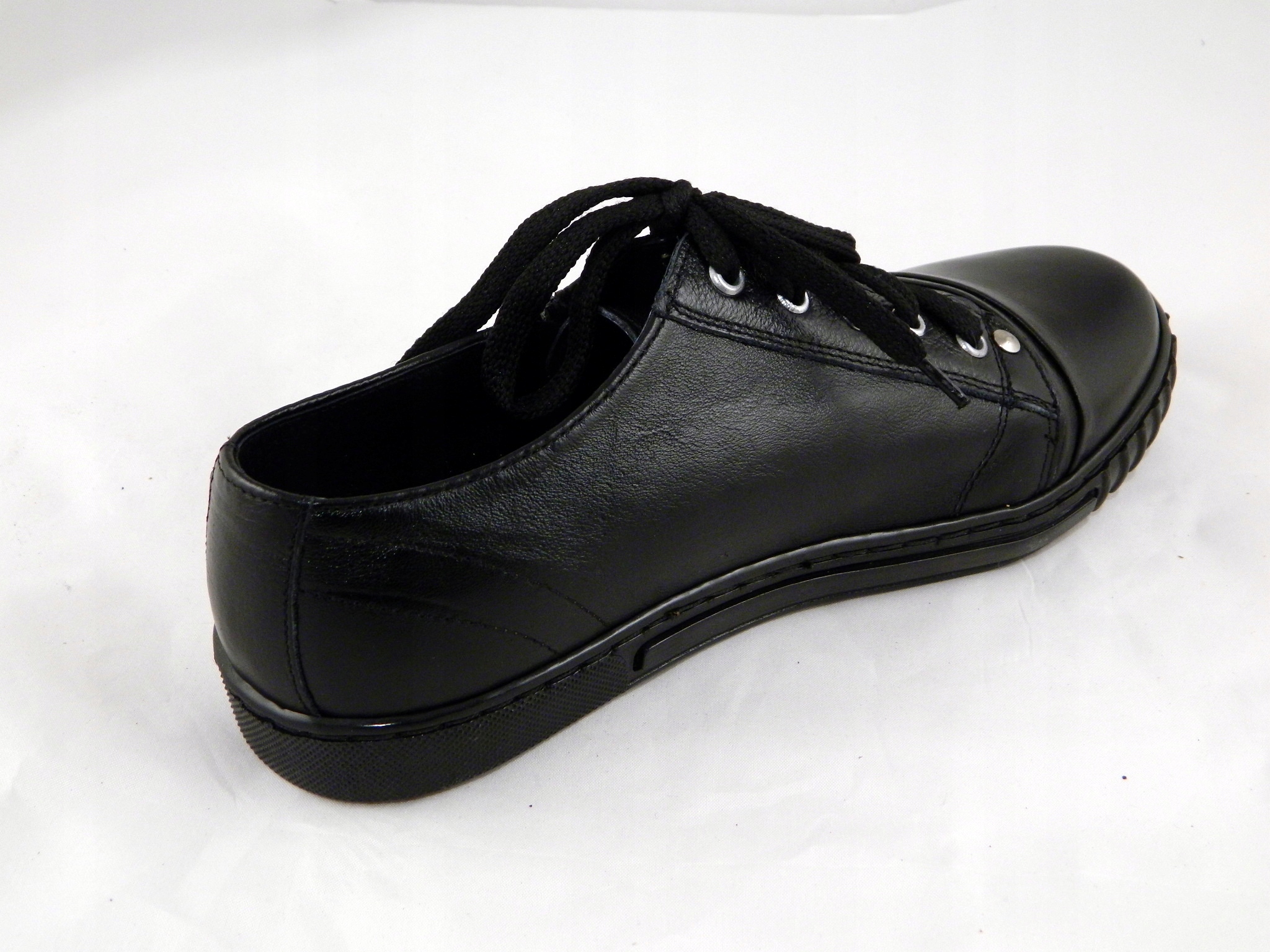 TRAMPKI ZE SKÓRY NATURALNEJ ZAMEK PRODUKT POLSKI Wzór dominujący bez wzoru