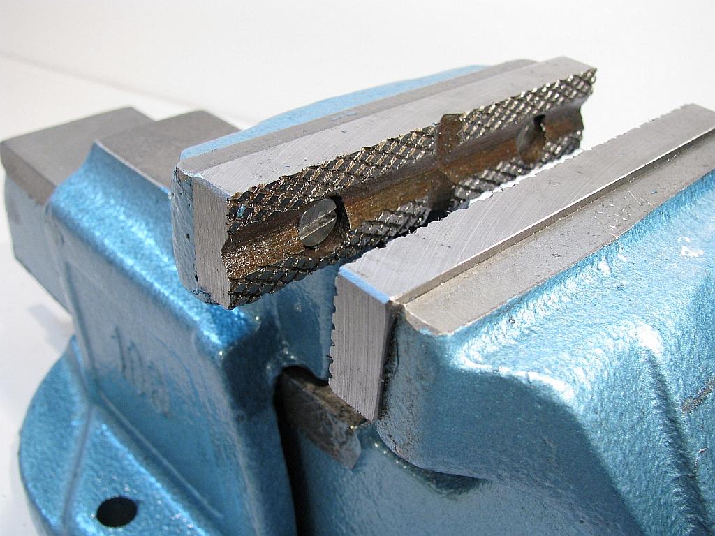 IMADŁO ŚLUSARSKIE STAŁE 1250-100 BISON BIAL Rodzaj imadła inne