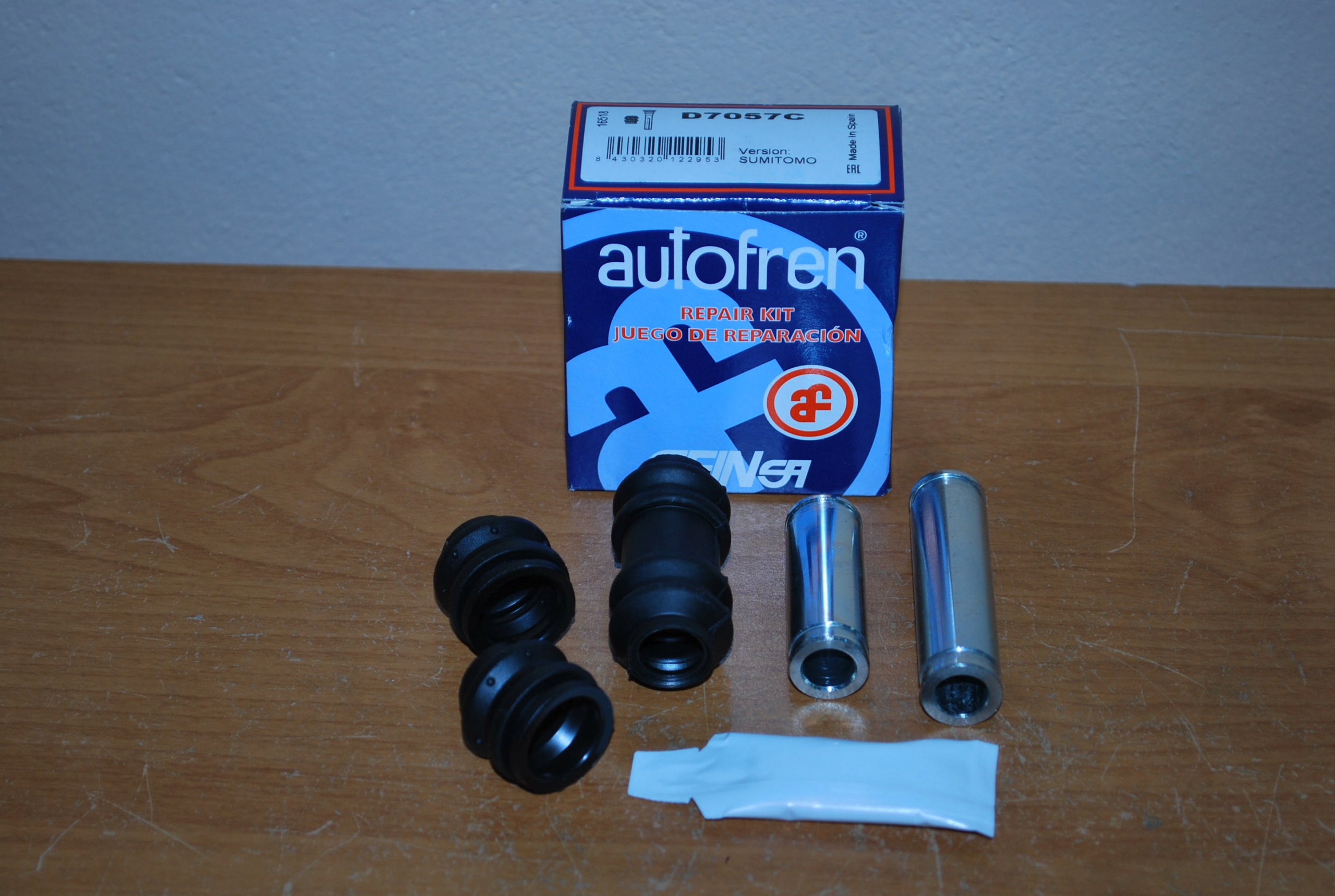 PROWADNICE ZACISKU TOYOTA RAV 4 II YARIS P1 P2 TYŁ EAN (GTIN) 8430320122953