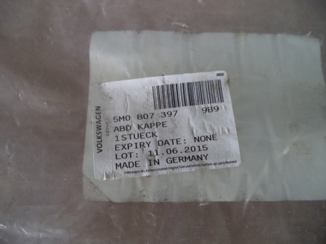 VW GOLF PLUS ZAŚLEPKA NA HAK TYŁ TYLNA 5M0807397 Strona zabudowy tył