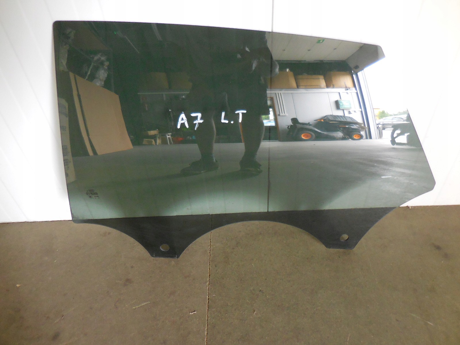 AUDI A7 скло двері лівий задній