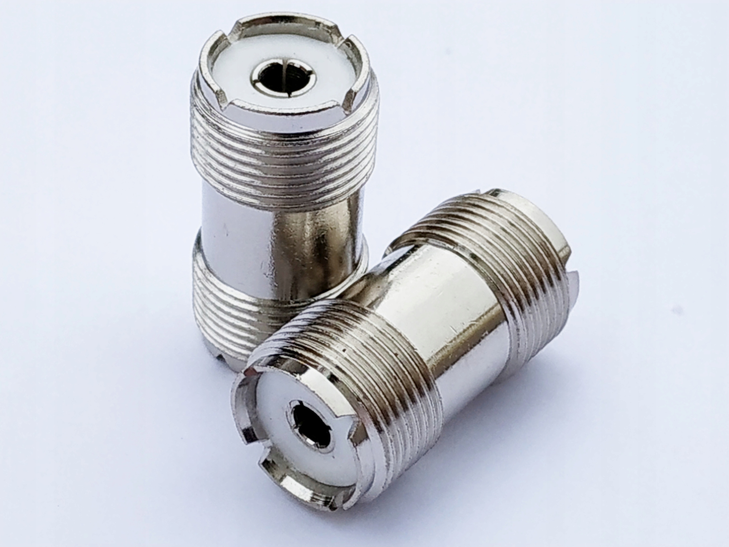 ŁĄCZNIK BECZKA GNIAZDO-GNIAZDO UHF EAN (GTIN) 5903802603637