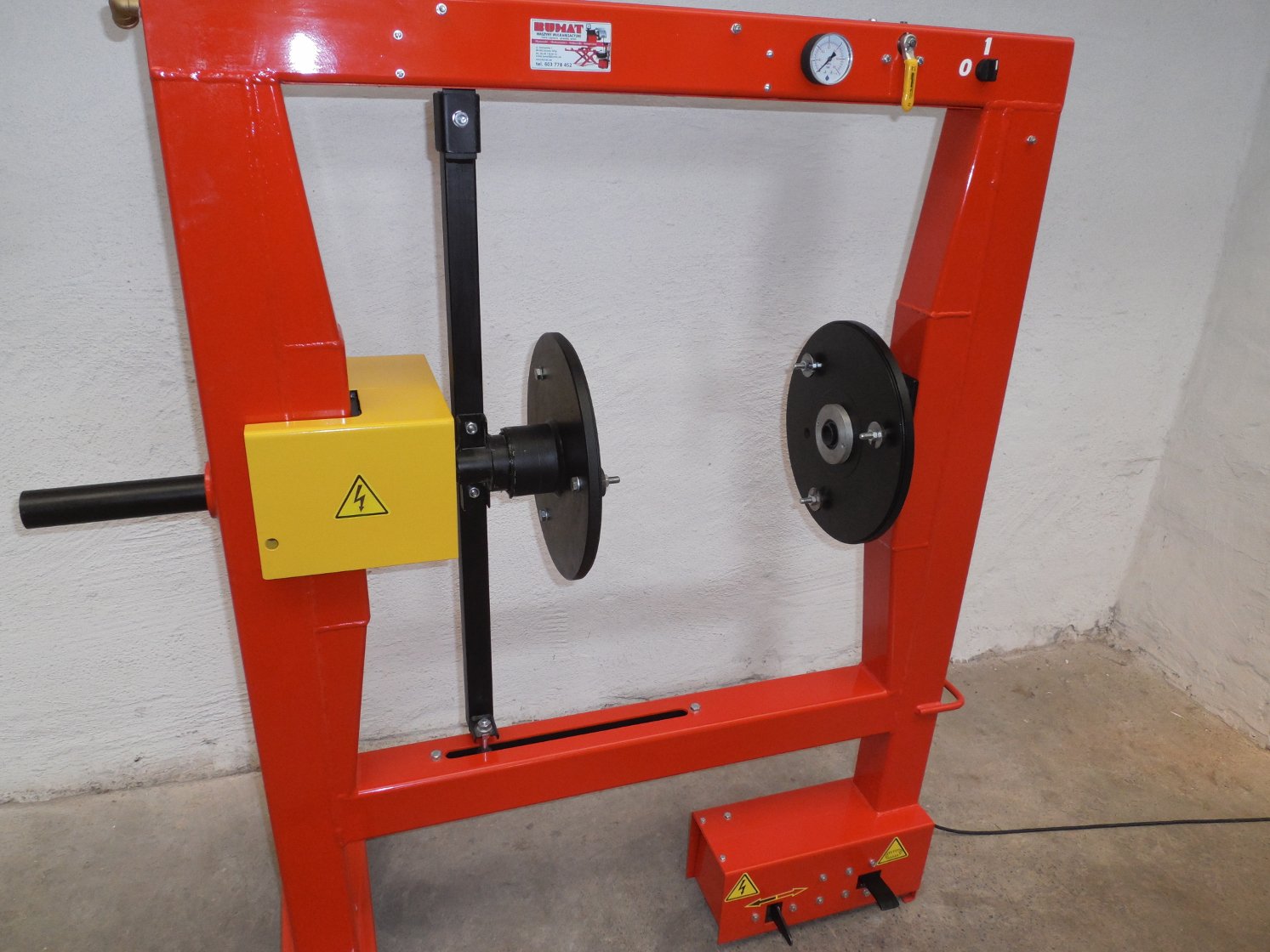 Cisnieniowa sprawdzarka do opon prod NOWY POLSKI Producent code W 1