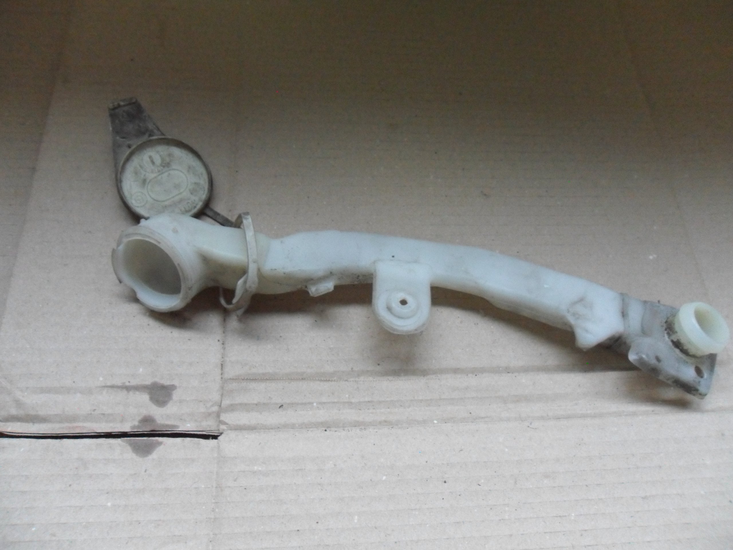 RURA WLEWU ZBIORNICZKA SPRYSKIWACZY BMW E38