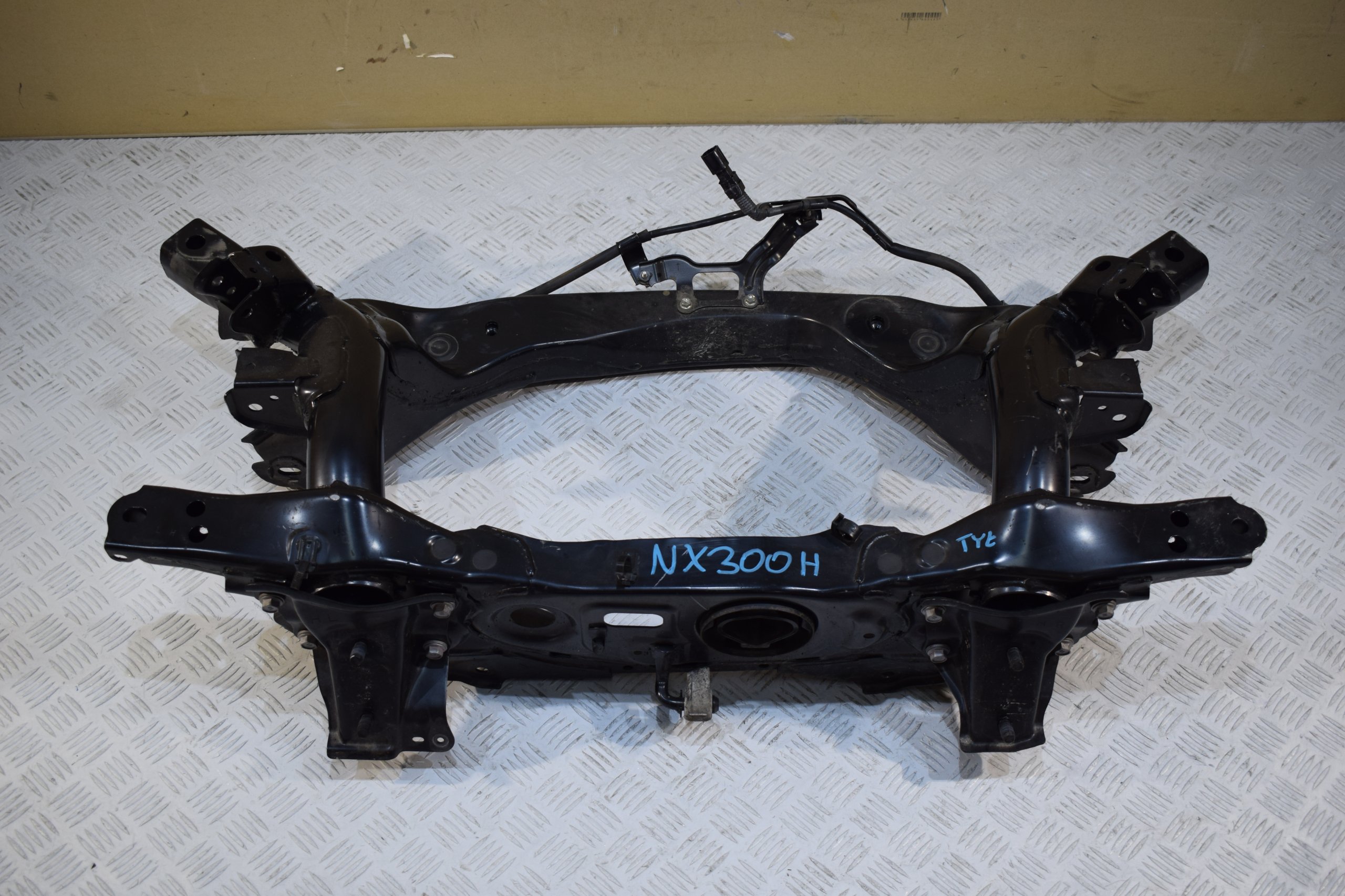 axle beam subframe axle beam rear part LEXUS NX 300