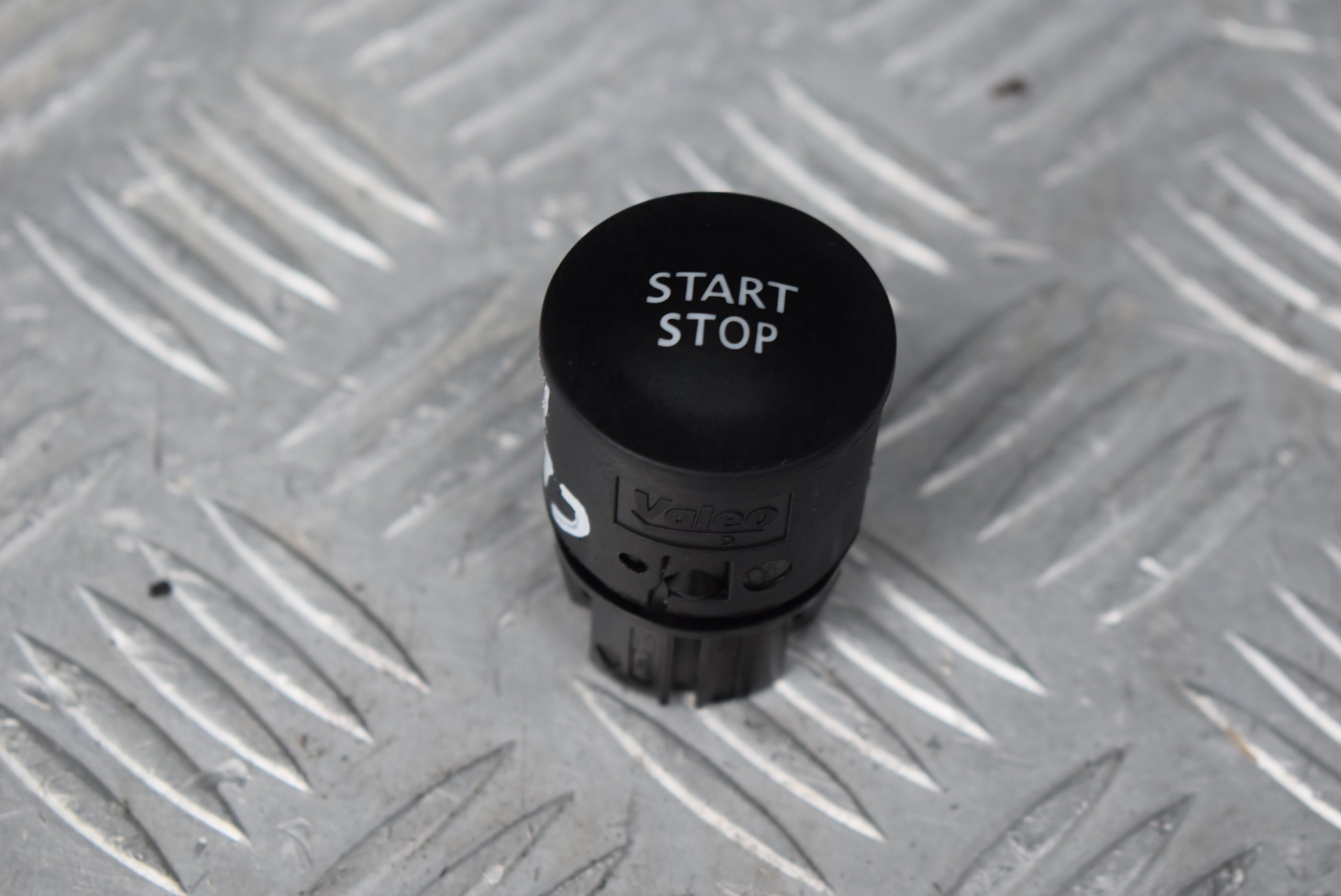 PRZYCISK START STOP CLIO IV LIFT za 15 zł z JAWORZE Allegro.pl (7055602717)