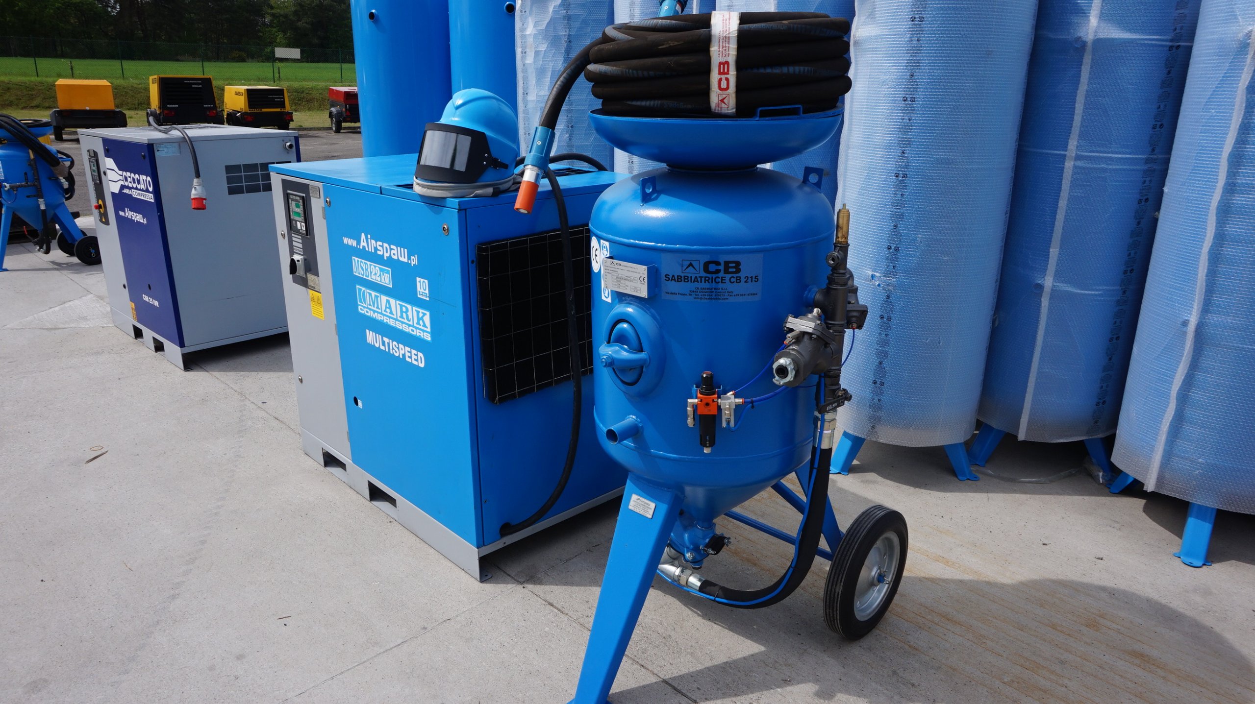 KOMPRESOR ŚRUBOWY MARK 22kw+PIASKARKA215L+ZBIORNIK Kod producenta B3404 + V81090