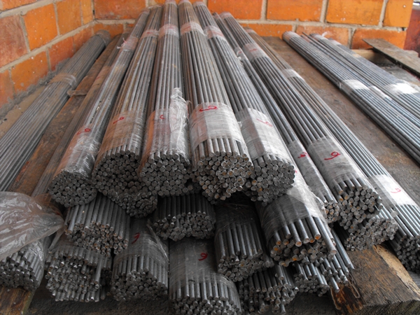 DRUT PROSTOWANY PRĘT NA na słupek ocynk fi 8 h=1,5 Producent Stal