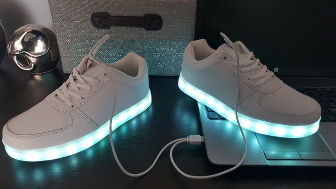 BUTY LED HIT SHUFFLE DANCE MODA ŚWIECĄCE MEGA R.36 Zapięcie sznurowane