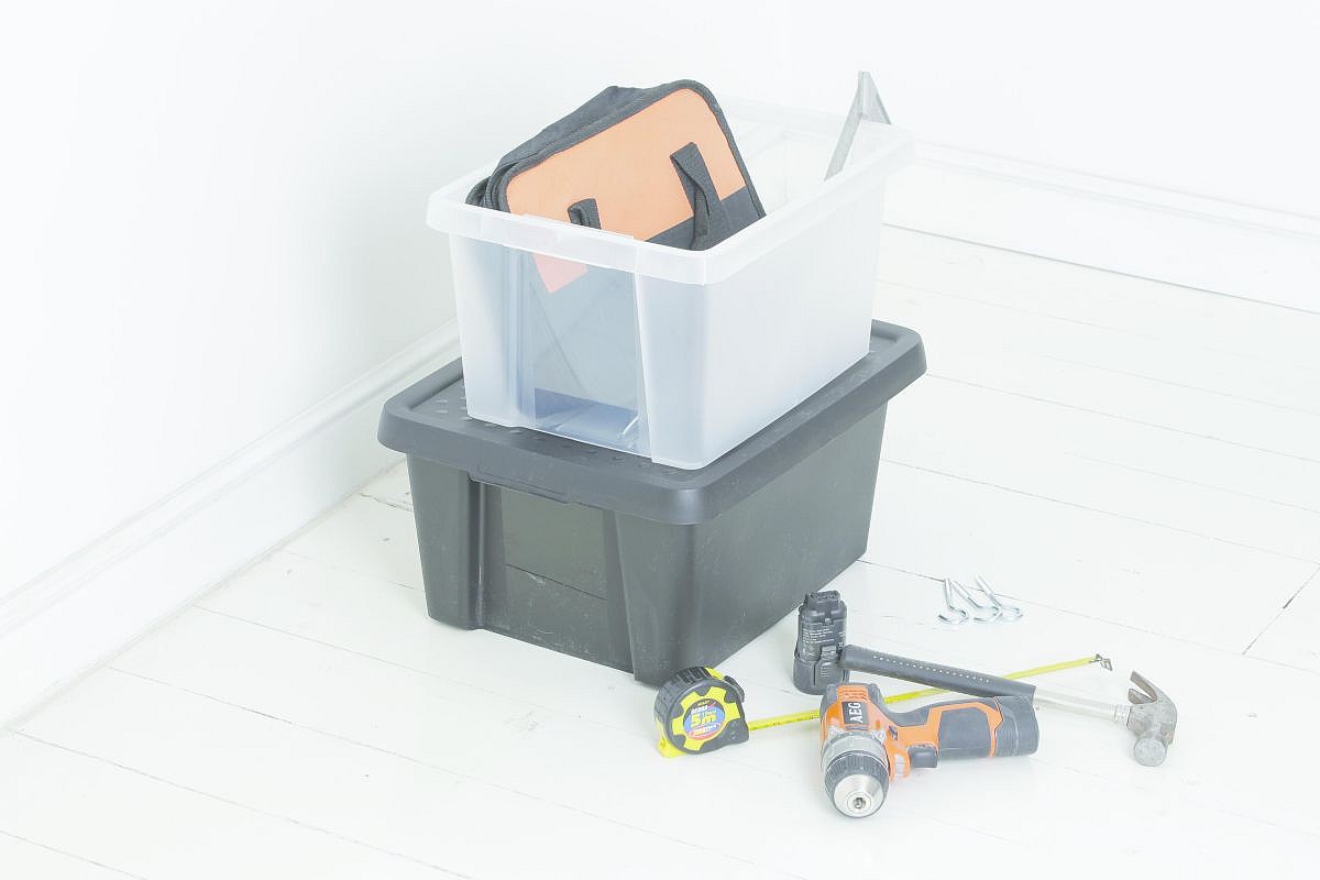 Pojemnik skrzynka ESSENTIALS 16 L z pokrywą ziel. Marka Curver