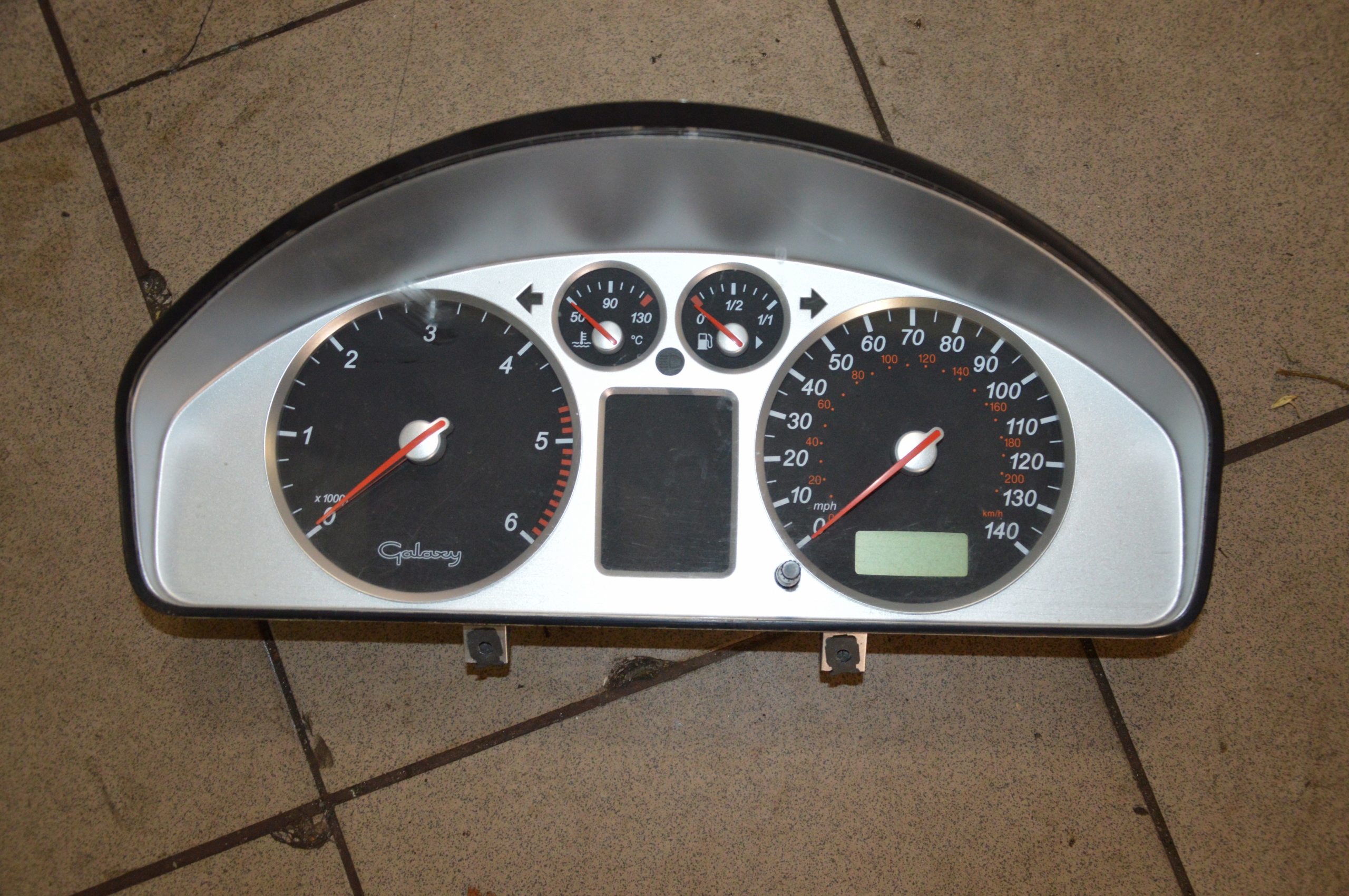 FORD GALAXY Mk2 часы 7M5920900K