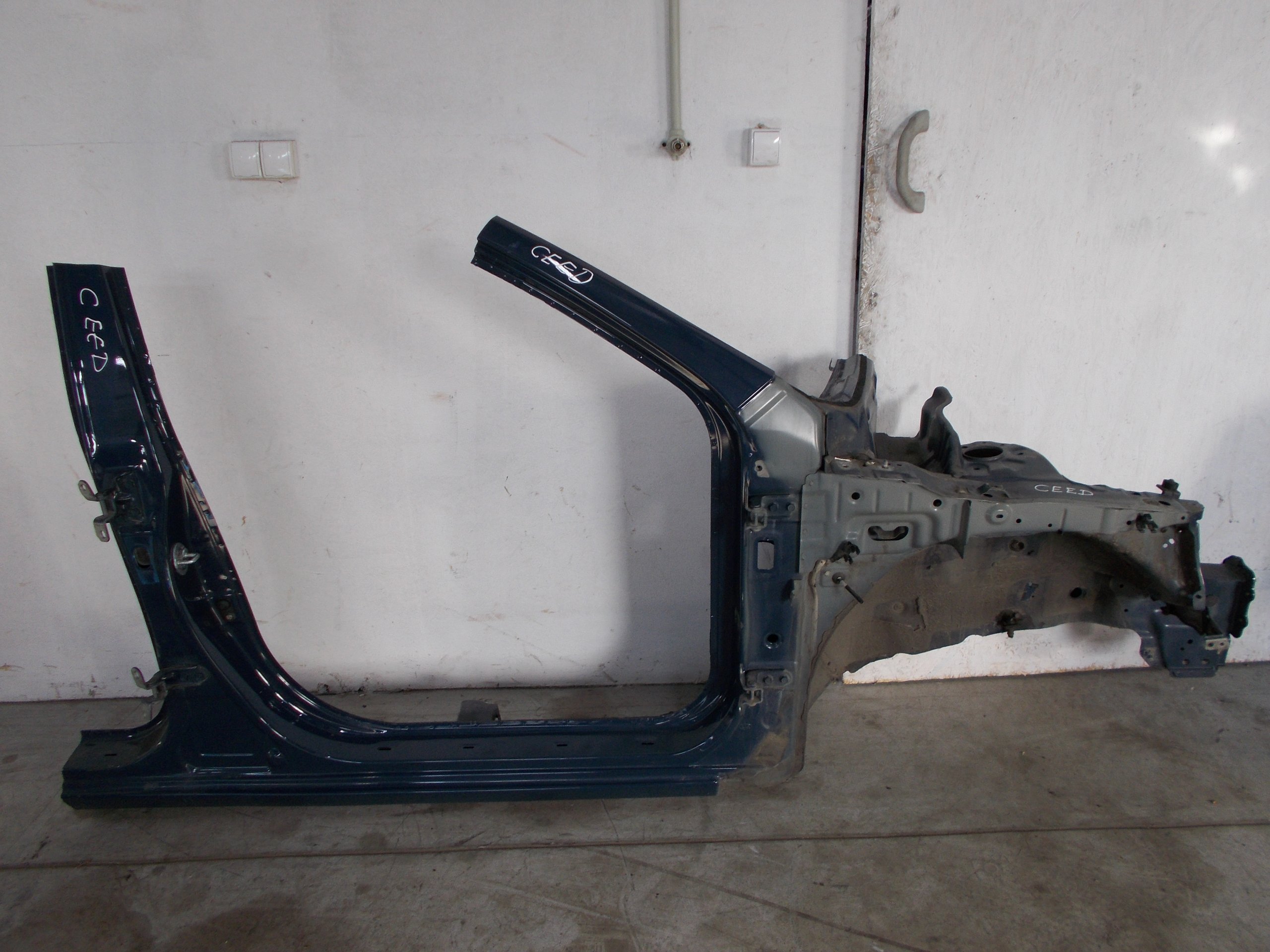 KIA CEED PRÓG SŁUPEK ĆWIARTKA PRAWA PRZÓD 2010r