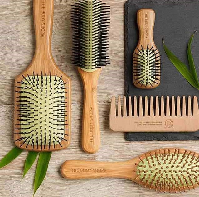 THE BODY SHOP_DETANGLING COMB_DREWNIANY GRZEBIEŃ Typ grzebienie