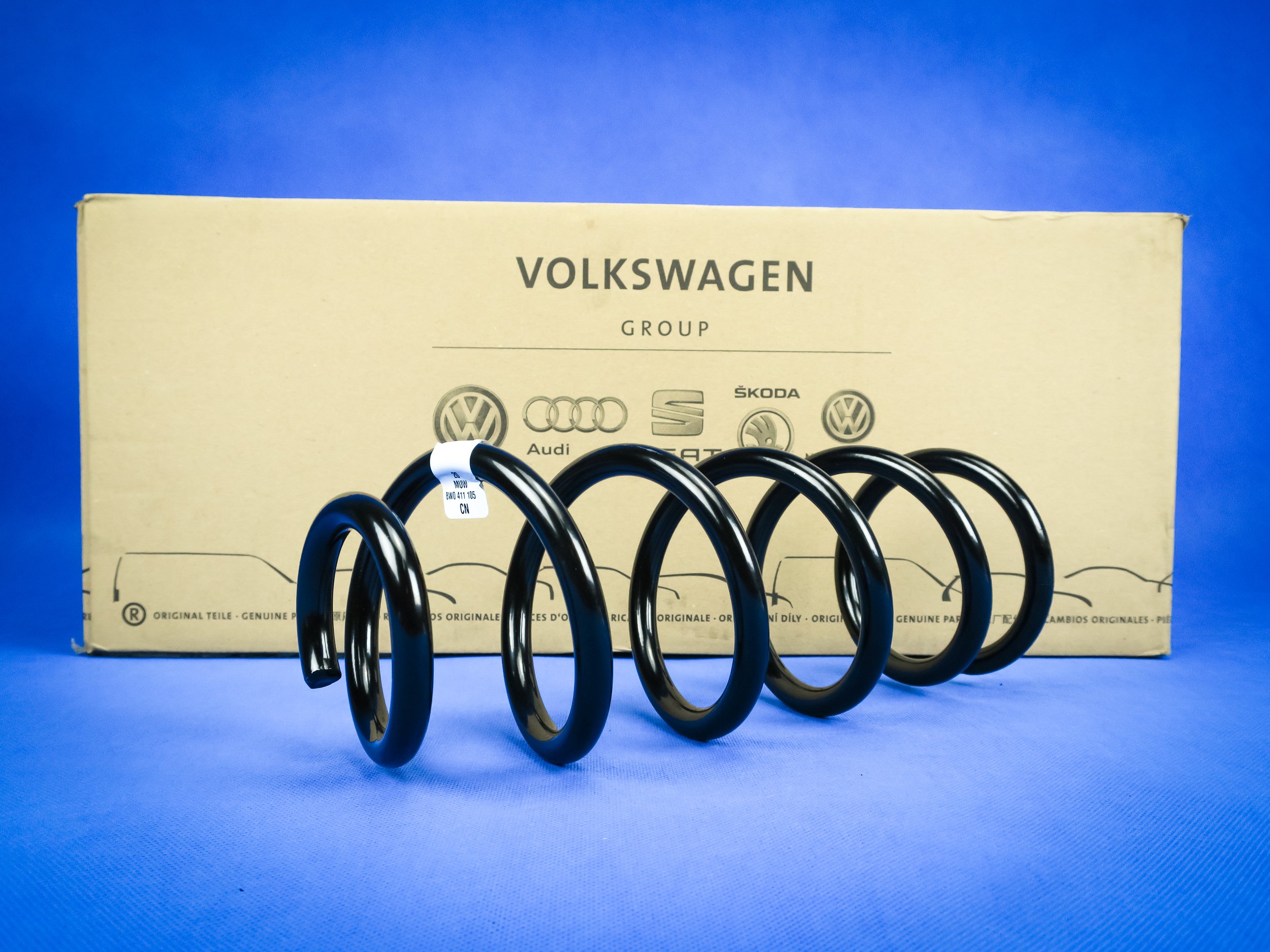 Амортизатор весна передний Audi A4 A5 8w0411105cn