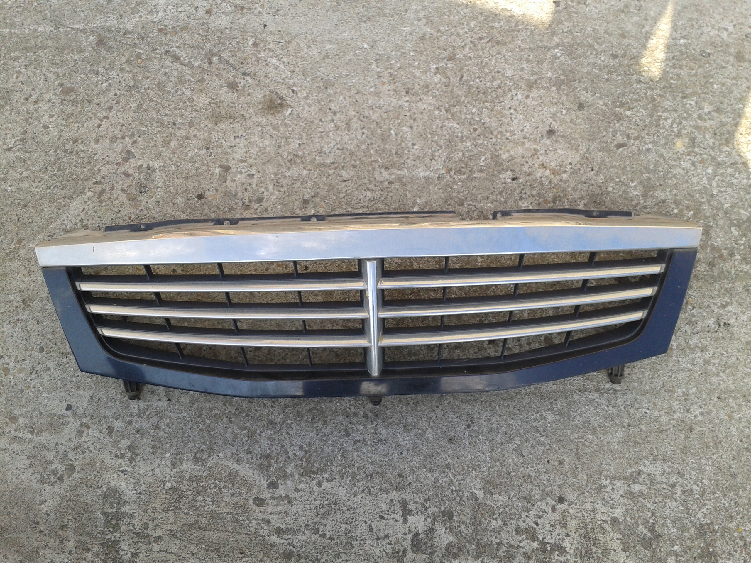 GRILL GRIL ATRAPA SSANGYONG REXTON