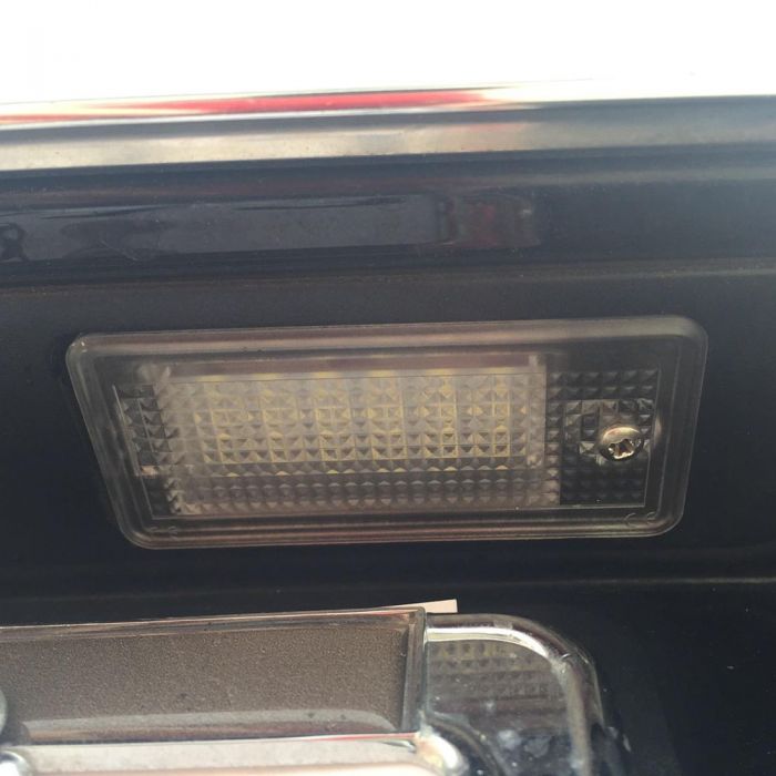 LAMPKI TABLICY REJESTRACYJNEJ LED OŚWIETLENIE AUDI A3 8P A4 B6 B7 A6 C6 A8 Typ samochodu Samochody osobowe