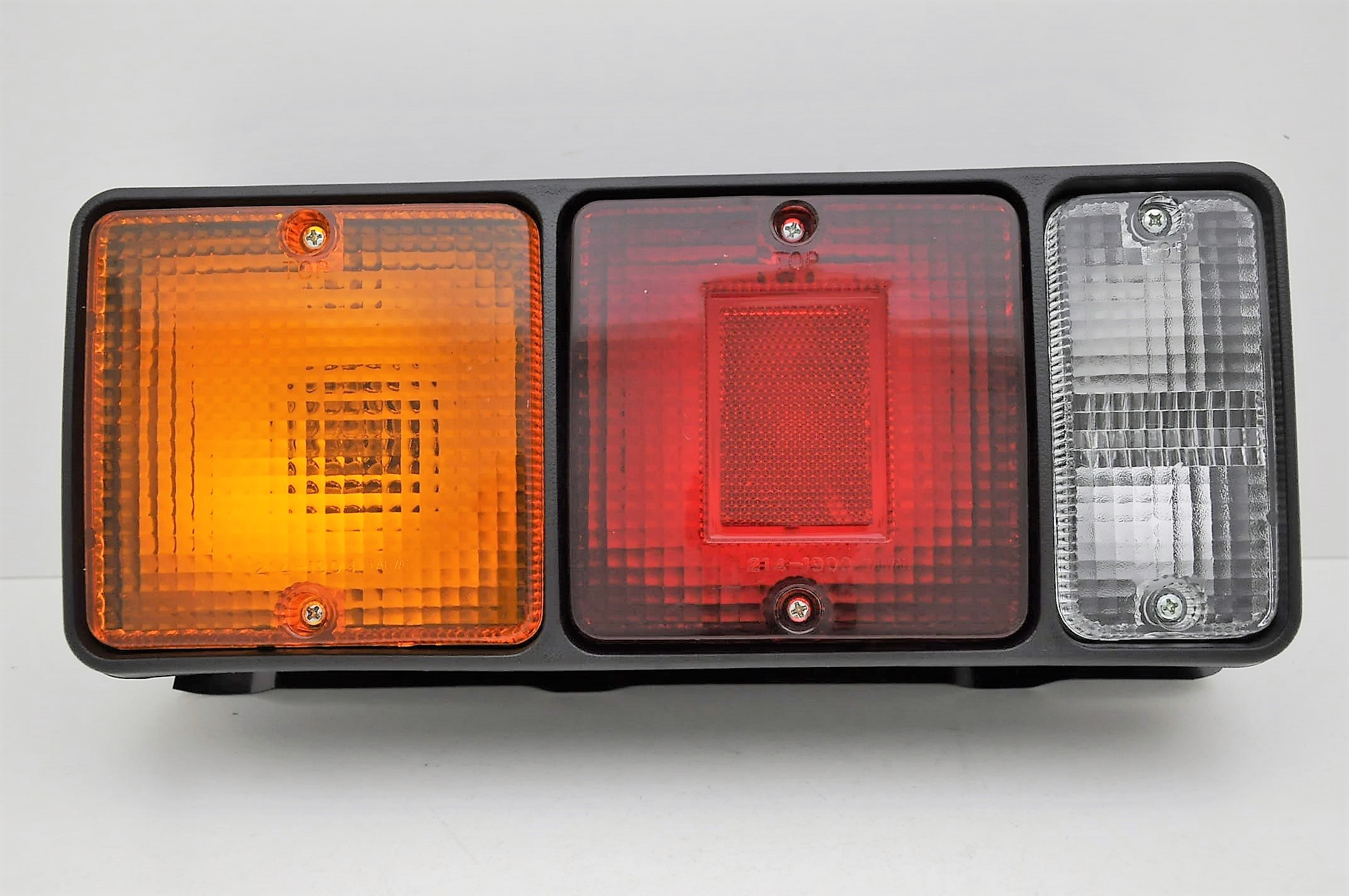 Фонари кантер. Фонарь uf,fhnnysq mitsubishi fuso canter. Фонари кантер. Задние фонари мицубиси кантер. Фонари кантер.