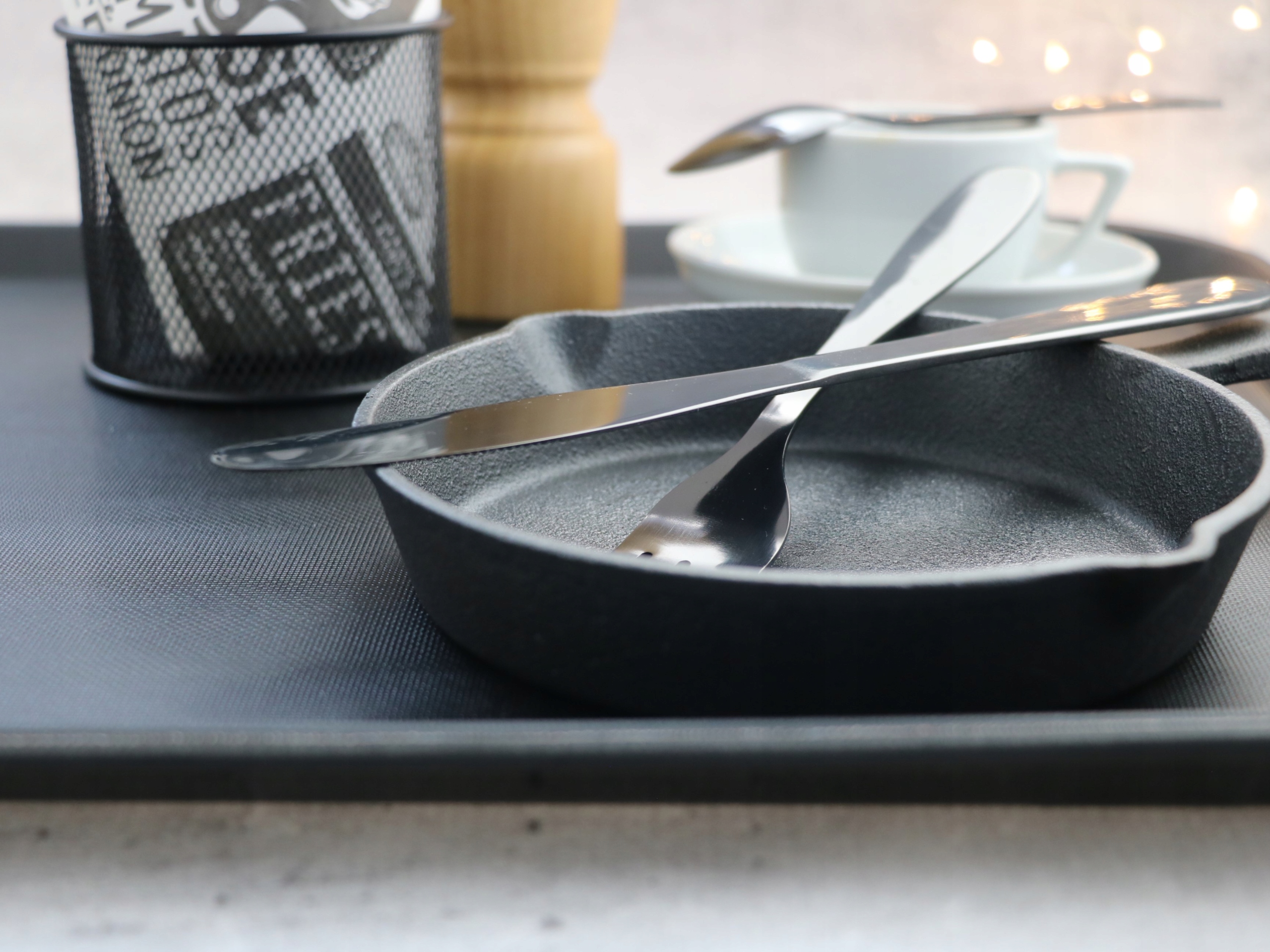 Taca kelnerska owalna antypoślizgowa 68,5x56 cm Marka MPLCo