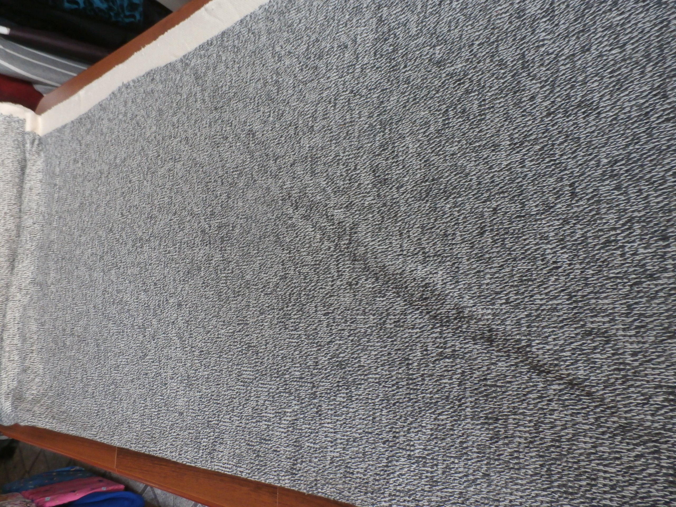 krémová umělá kožíšek svetrovým úpletem