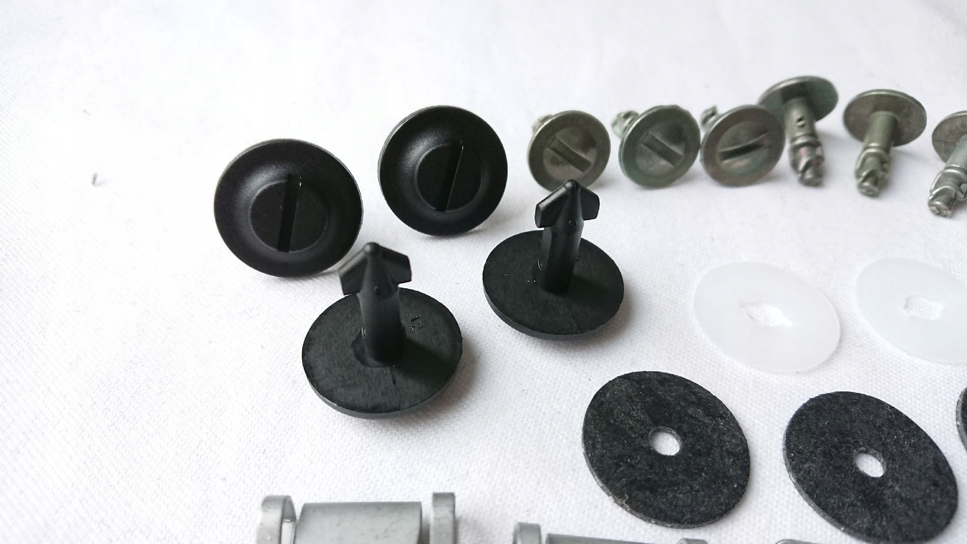 SPINKI ŚRUBY OSŁONY POD SILNIK AUDI A4 B6 A4 B7 Producent części Polcar