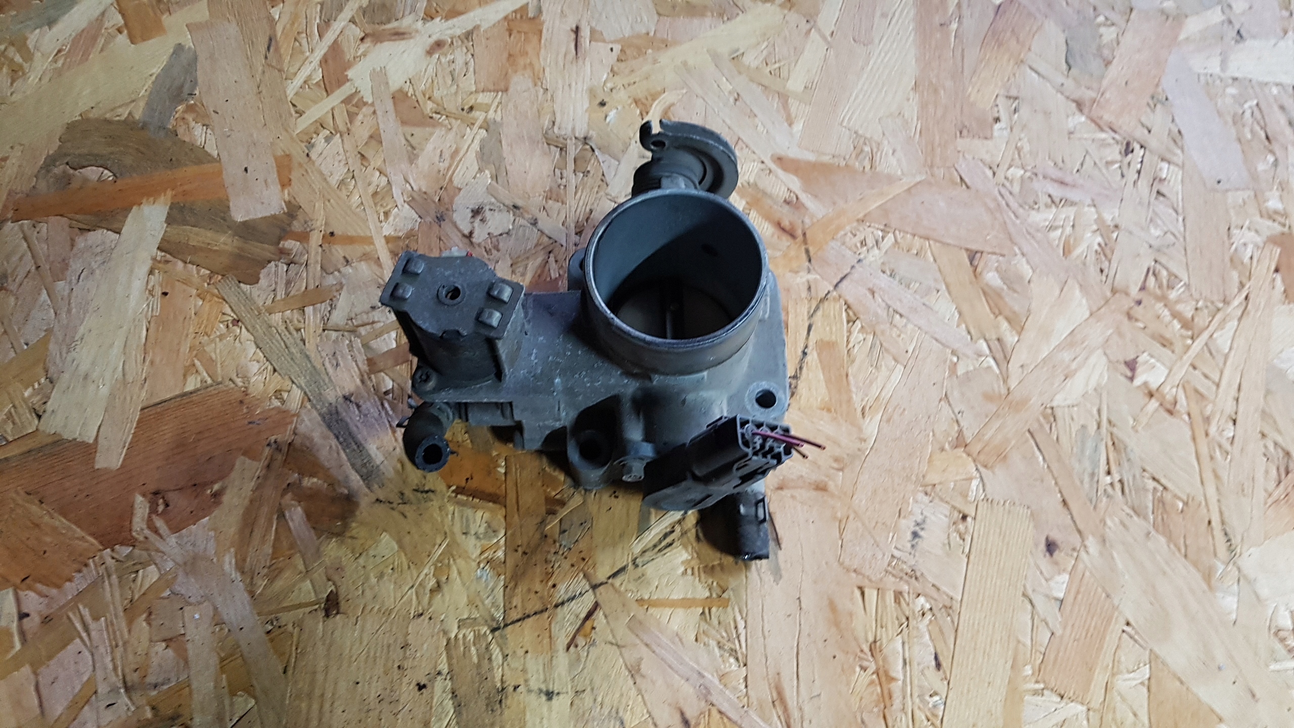 ДРОССЕЛЬНАЯ ЗАСЛОНКА mazda PREMACY E0141571 1.8