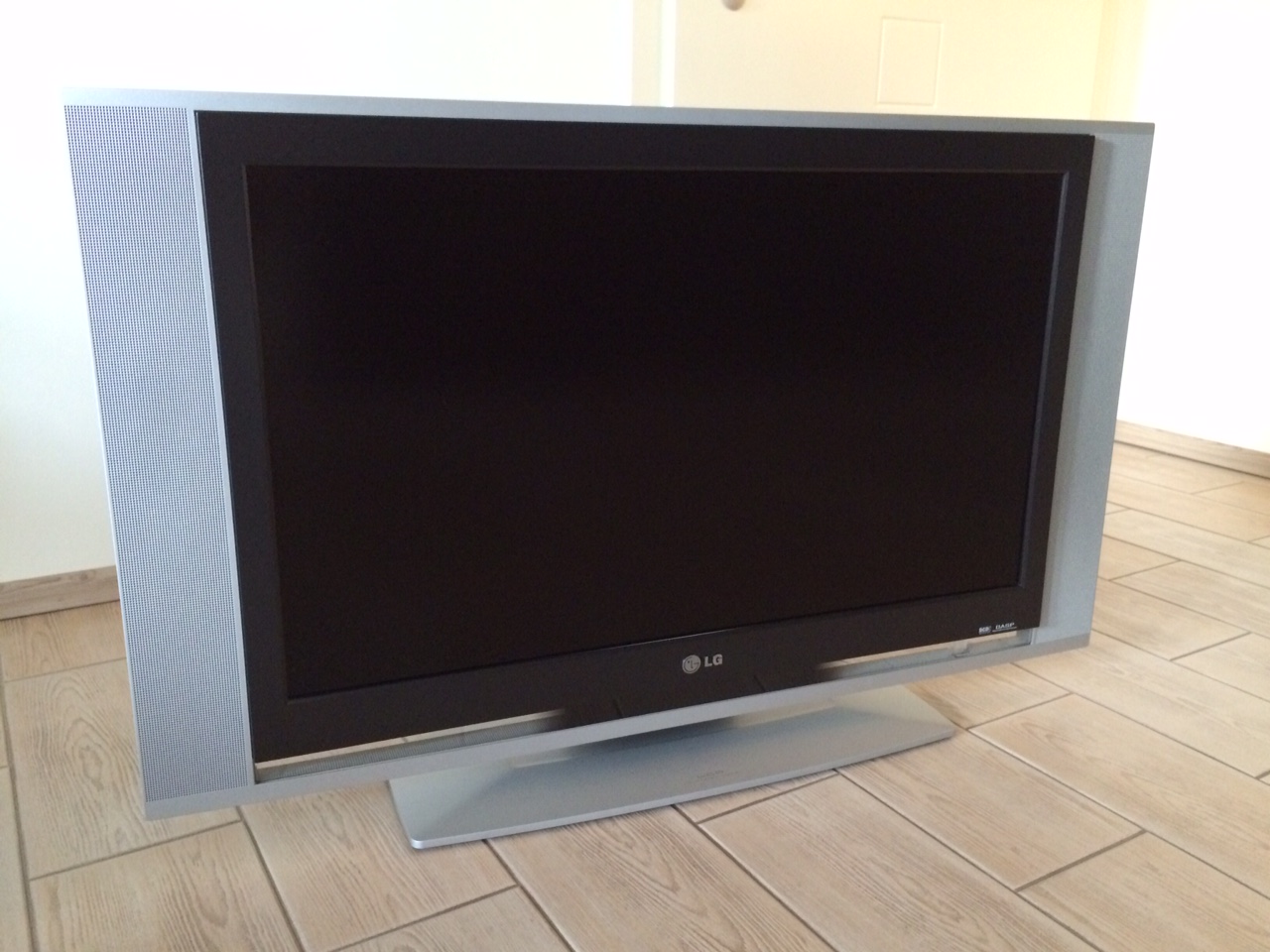 Telewizor LG 32 cale, model RZ-32LZ55, okolic W-wy - 7112041058 ...